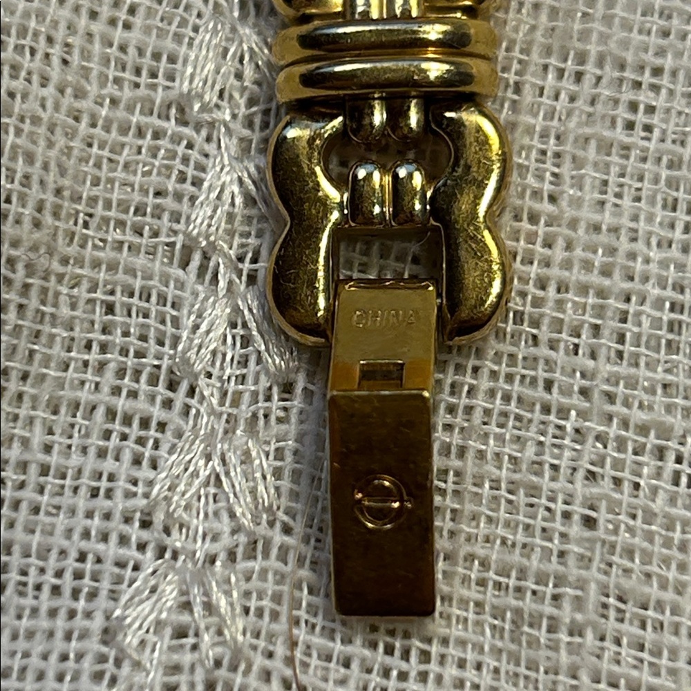 ELGIN ep850-017 elegant golden tone watch with diamond accents - Picture 7 of 10